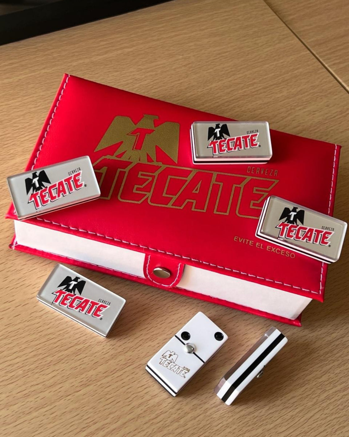 Dominoes Set Cerveza Tecate + Carta Blanca Domino + Cubilete Dice Set