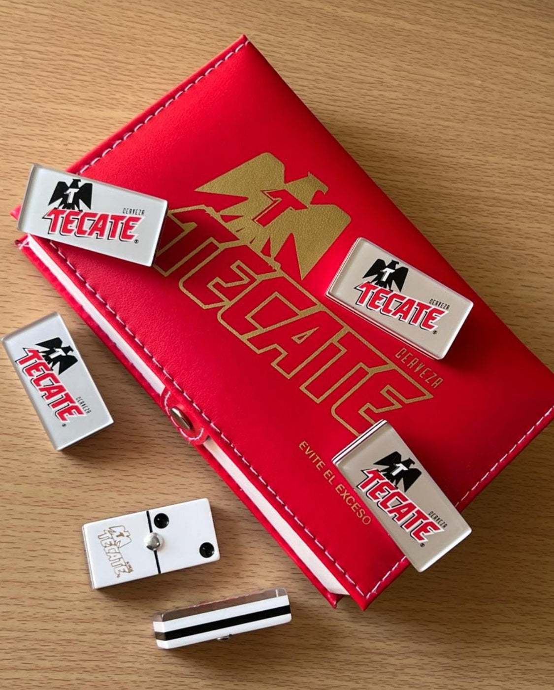 Dominoes Set Cerveza Tecate + Carta Blanca Domino + Cubilete Dice Set