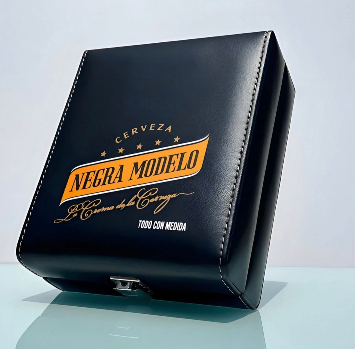 Negra Modelo Dominoes Casino Set Dominoes Set + Cubilete + 2 Barajas/Poker Cards Set
